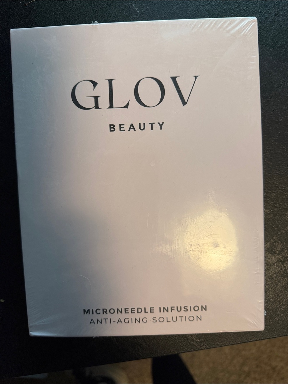 GLO jeans Beauty Microneedle Infusion Anti-Aging Solution - White